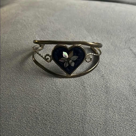 “Heart Cuff bracket” - Picture 1 of 3